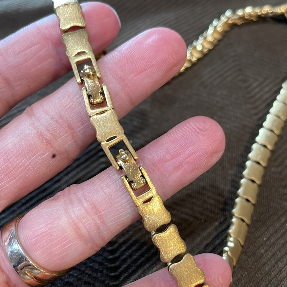 Monet vintage gold tone statement necklace - Picture 3 of 8